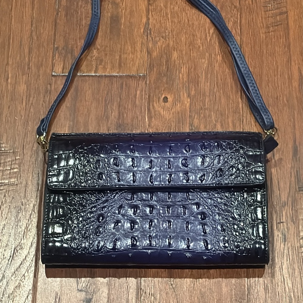 Elegant Blue Crocodile-Embossed Women's Bag Lined with Red - Picture 2 of 12